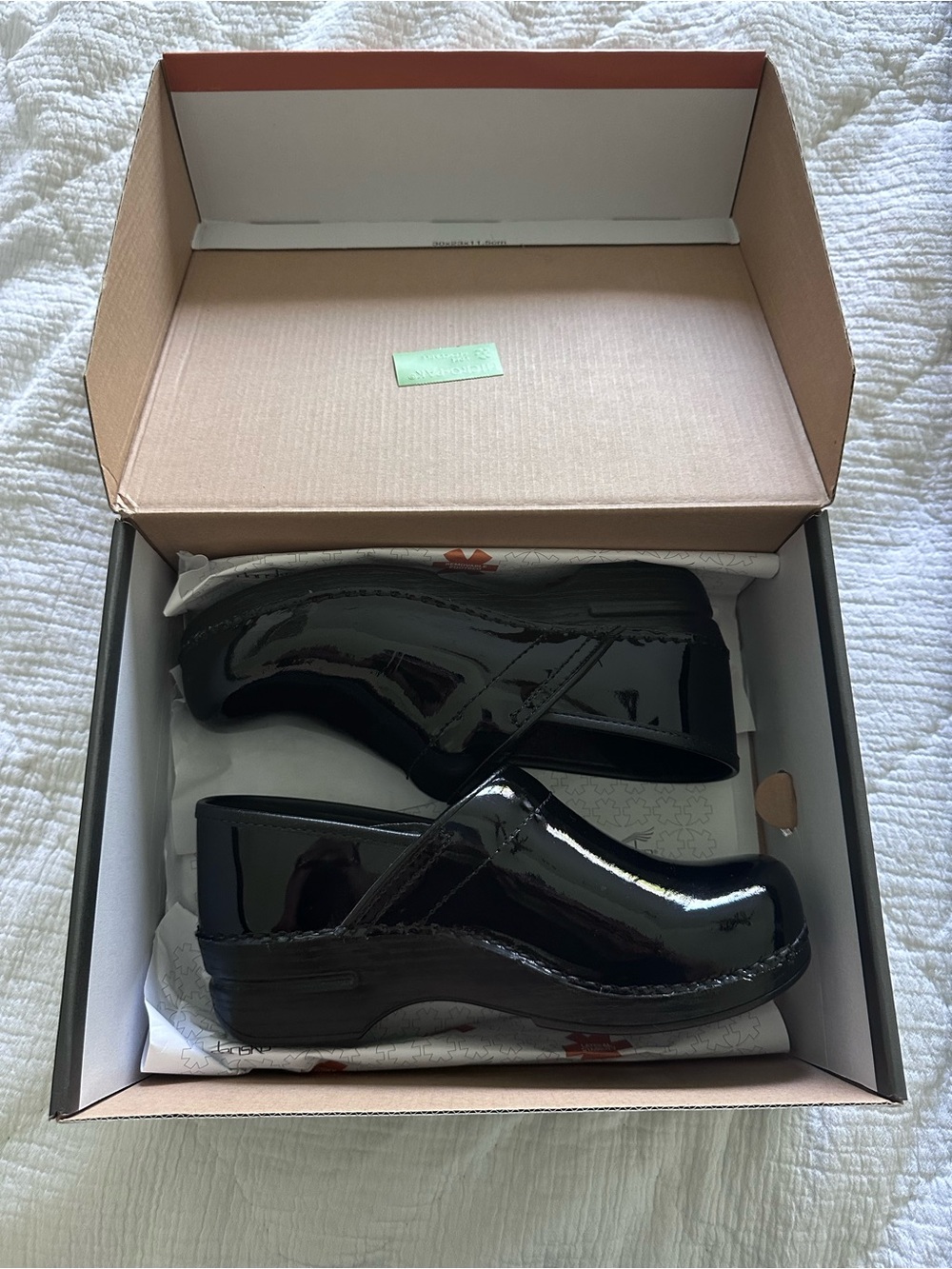 Dansko Woman's Professional Black Patent Leather Clogs size 39 EU/US 8.5
EUC - Picture 5 of 8